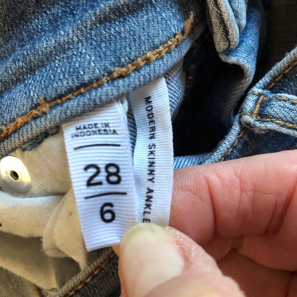 Loft modern skinny ankle destructed jeans. 28/6. Excellent condition. - Picture 4 of 4